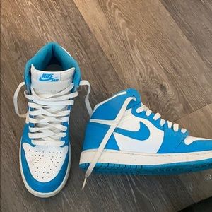 Air Jordan 1 Retro UNC